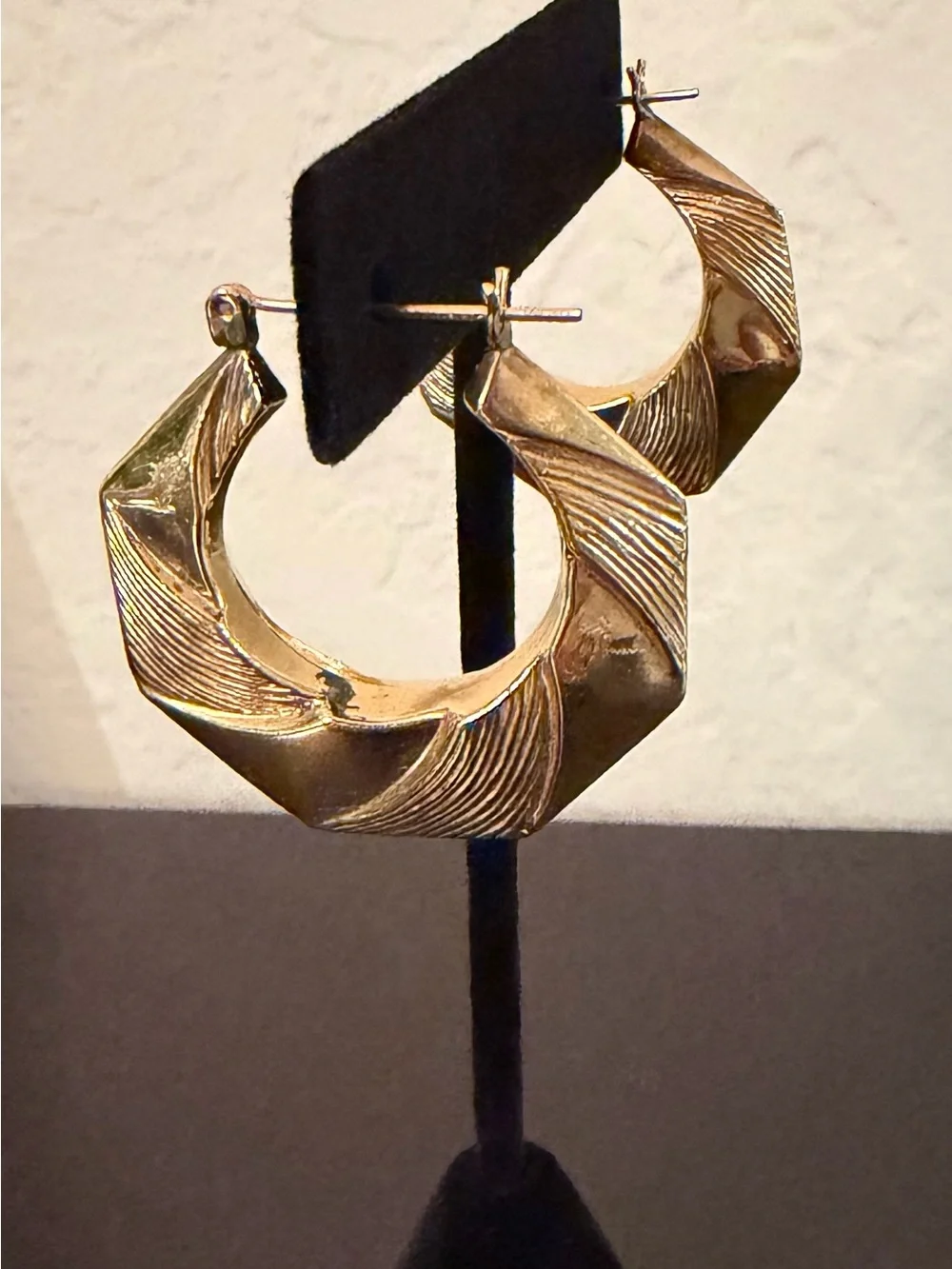 14 K Gold Textured Sculpted Hoop Earrings - Women Jewelry 4.6 gr